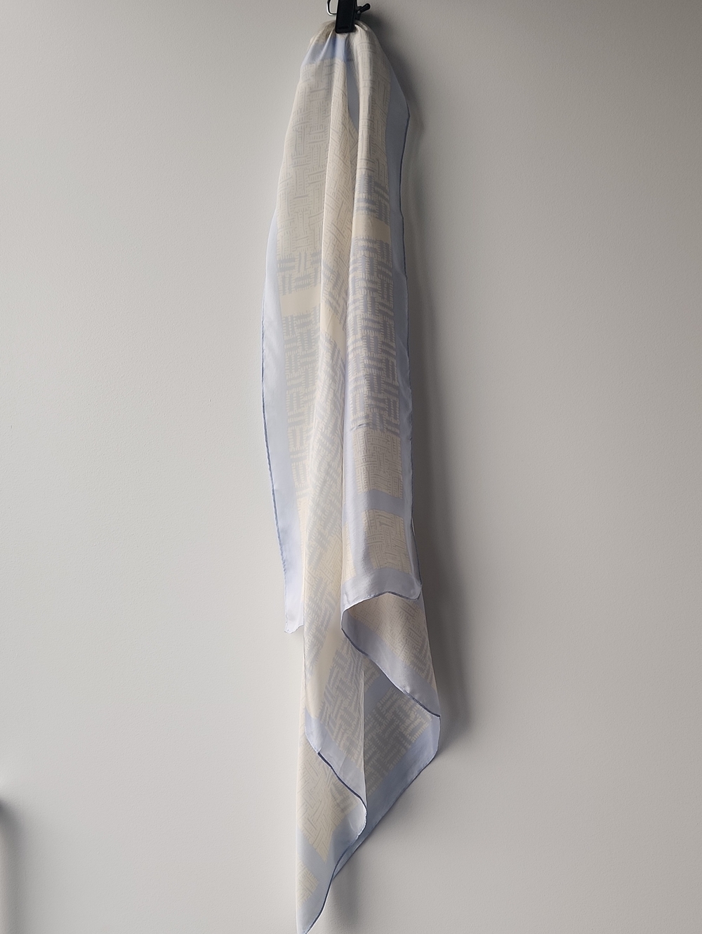 Vintage Totes 100% Silk Rain Scarf